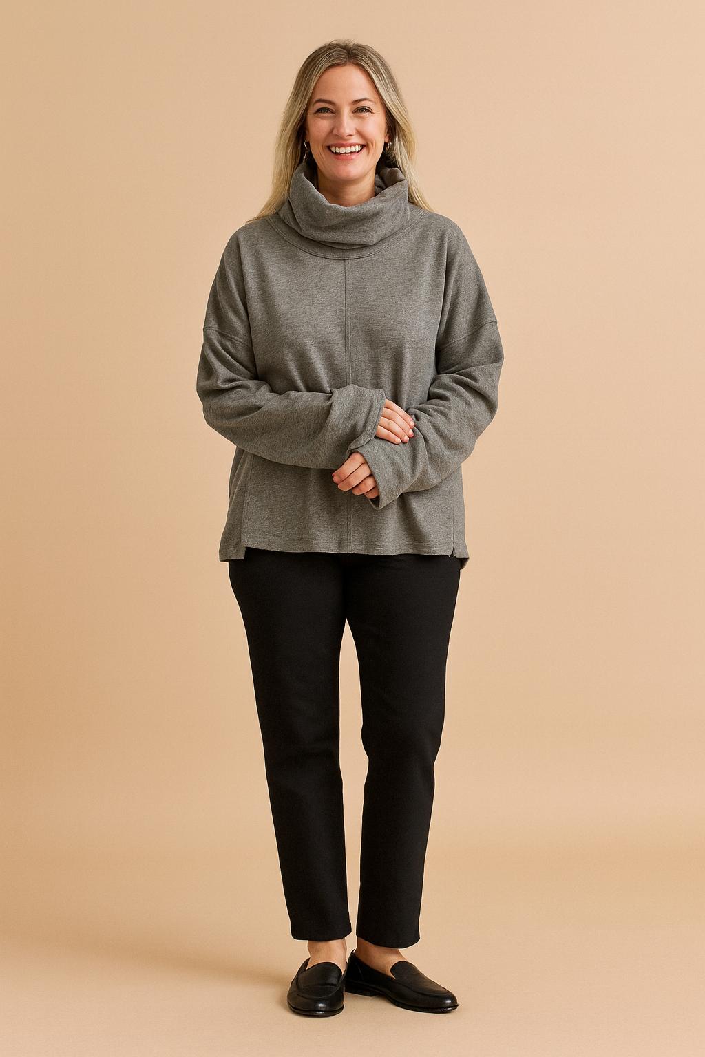 Ella | Oversized with a pronounced seam and a loose fit 0