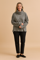Ella | Oversized with a pronounced seam and a loose fit 0