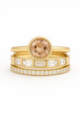 Women's ring with crystal insert - Elegant gold design 0