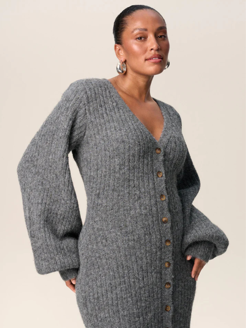 Robe Élégance & Cardigan – Style et Confort