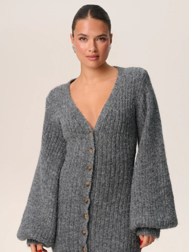 Robe Élégance & Cardigan – Style et Confort