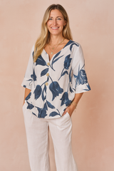 Dominika | Elegant blouse with a floral print and buttons 0
