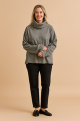 Ella | Oversized with a pronounced seam and a loose fit 0