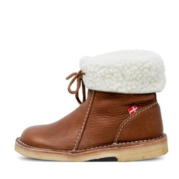 Lace-Up Winter Boots for Women – Cozy & Stylish Design 4