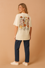Oliwia | T-shirt with a floral pocket 2