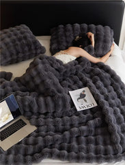 The plush blanket everyone's talking about! - WarmWool keeps you warm on cold days 1