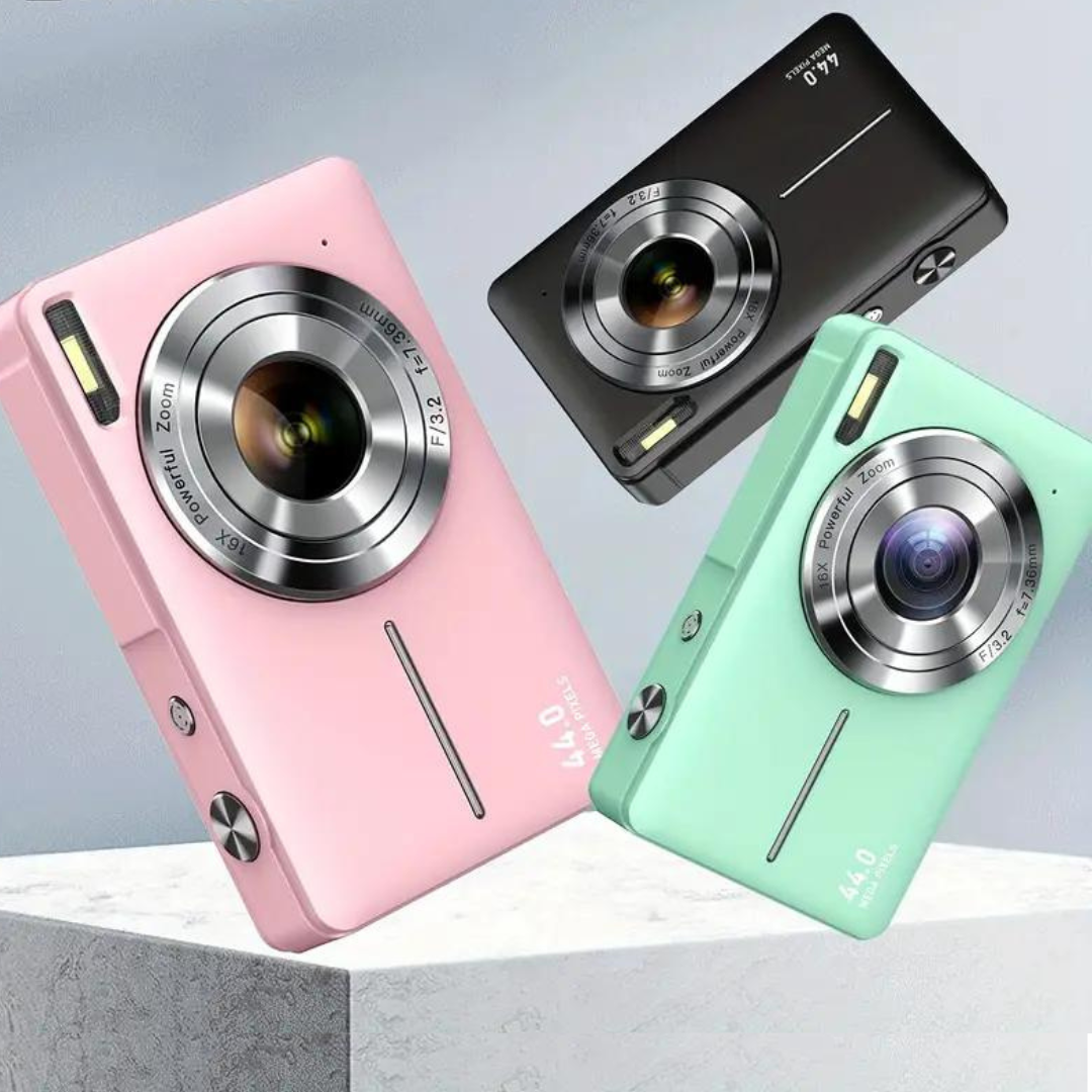 Vintage digital camera with 1080p and 32 GB SD card video recording - Lightweight and portable retro photography camera 1